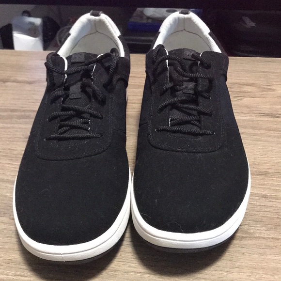 clarks cloudsteppers tennis shoes